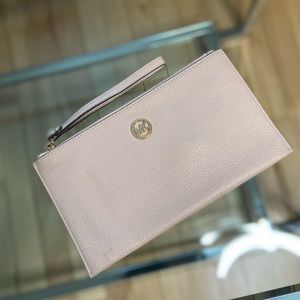 Micheal Kors black leather wallet ✨Like New